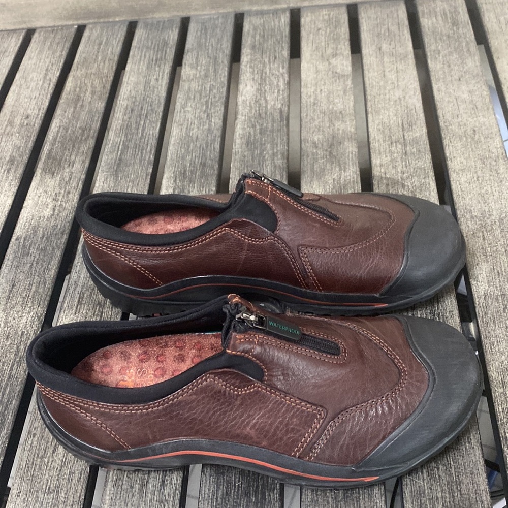 Women’s Clark’s Muckers waterproof size 7 Leather uppers. - Picture 2 of 11